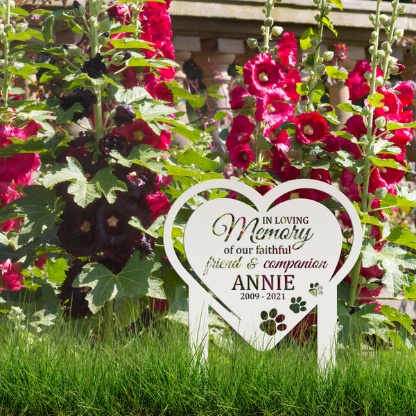 Unique Heart-Shaped Memorial Yard Stake for Beloved Dogs - In Loving Memory Remembrance Metal Sign - Custom Pet Loss Gift - Cat Grave Marker
